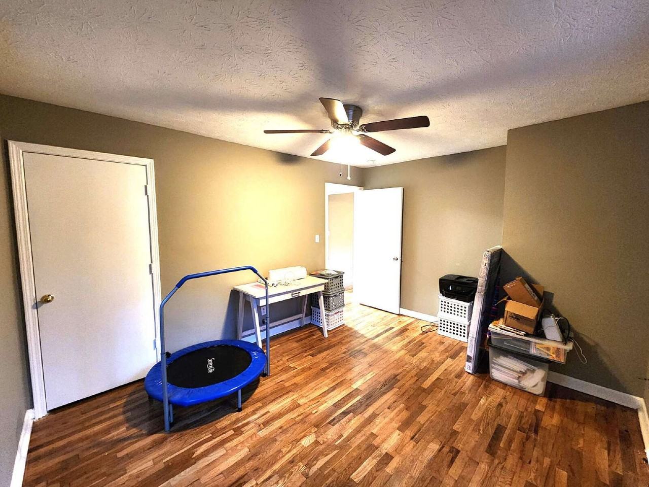 604 Hillview Rd - Photo 7 of 11