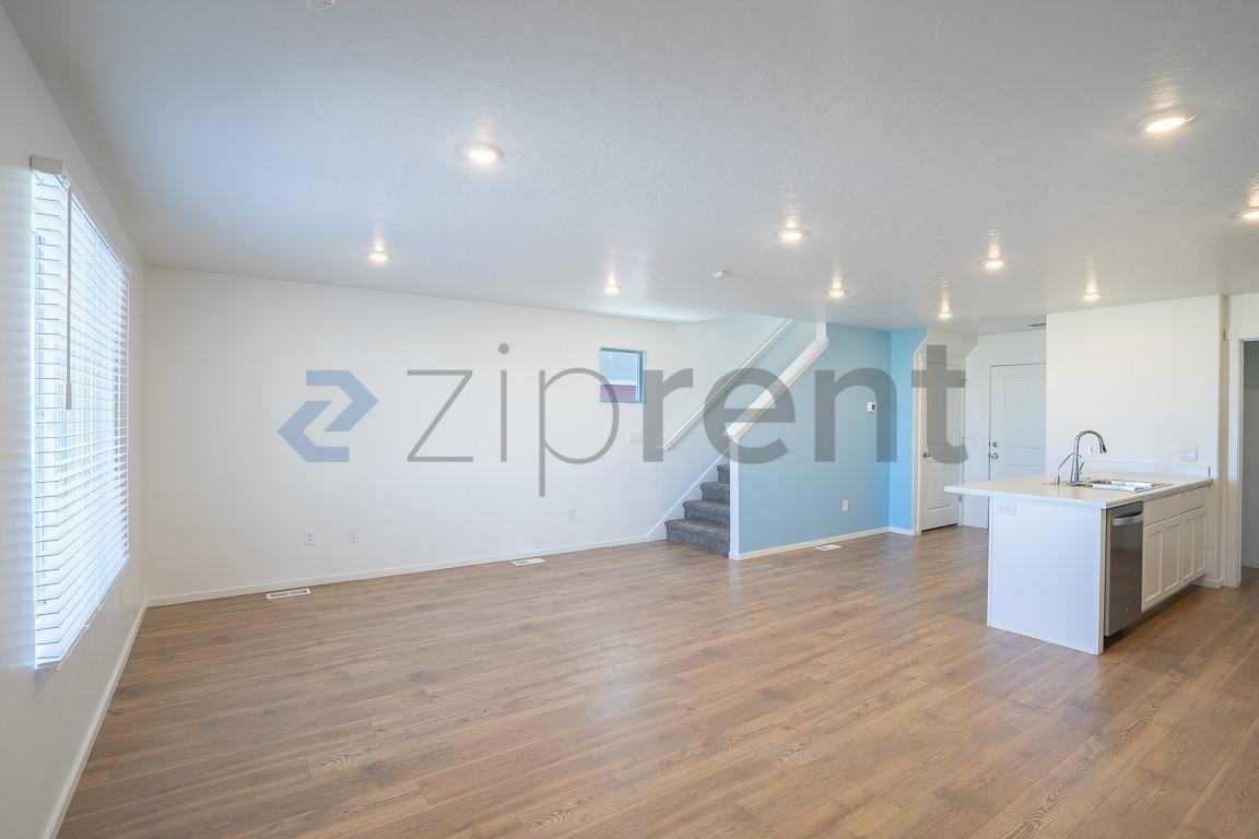 225 E Serenity Ave - Photo 4 of 26