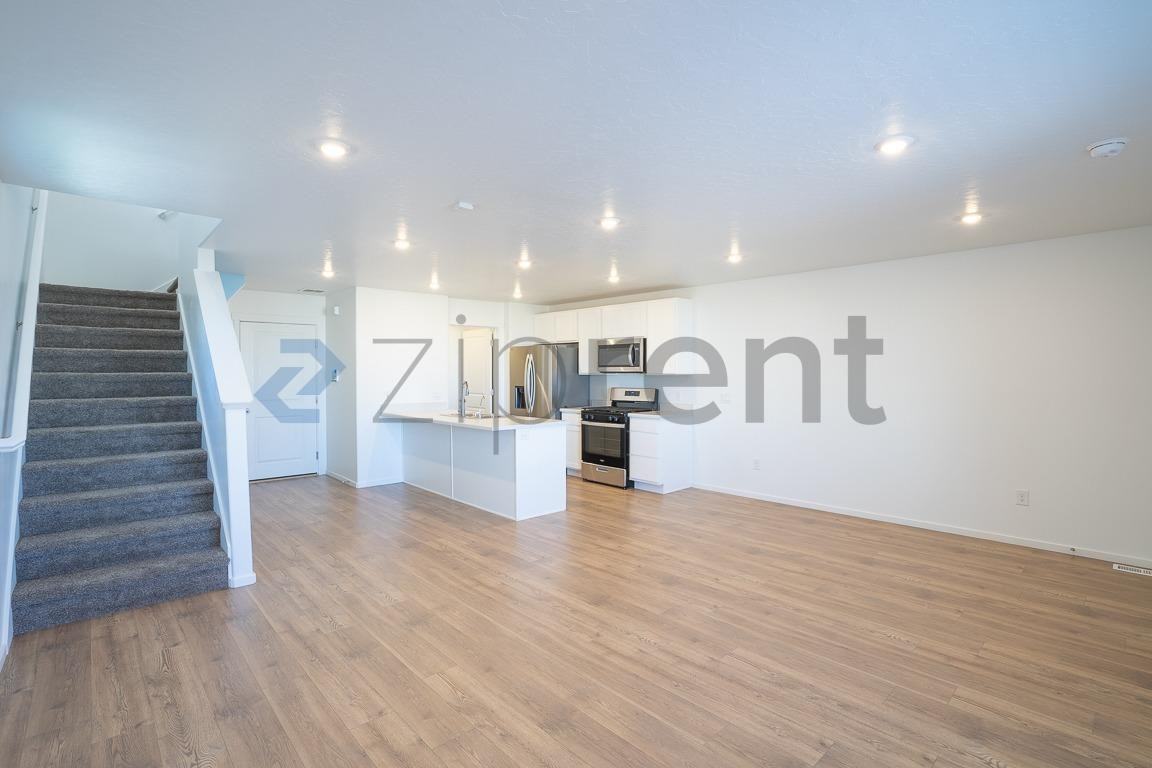 225 E Serenity Ave - Photo 5 of 26
