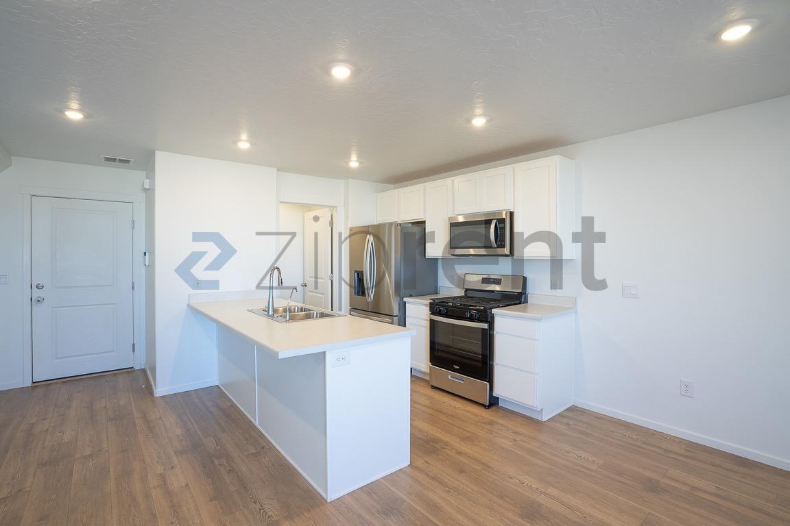 225 E Serenity Ave - Photo 6 of 26