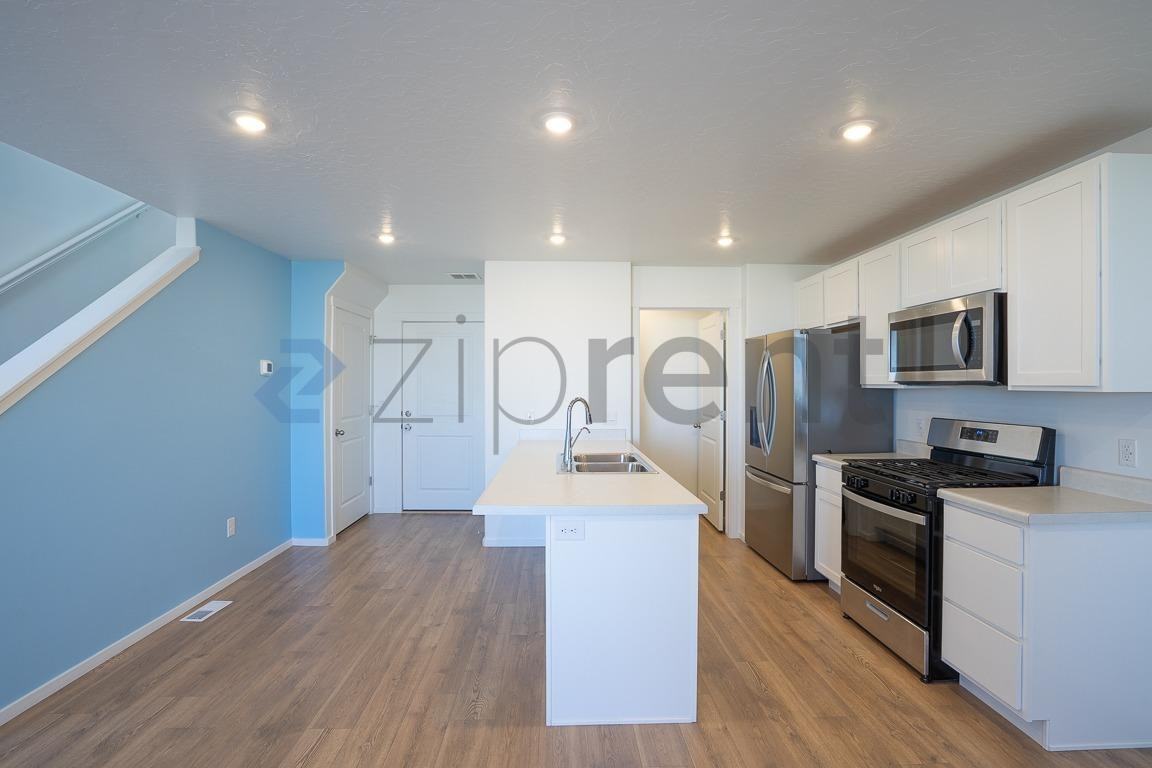 225 E Serenity Ave - Photo 7 of 26