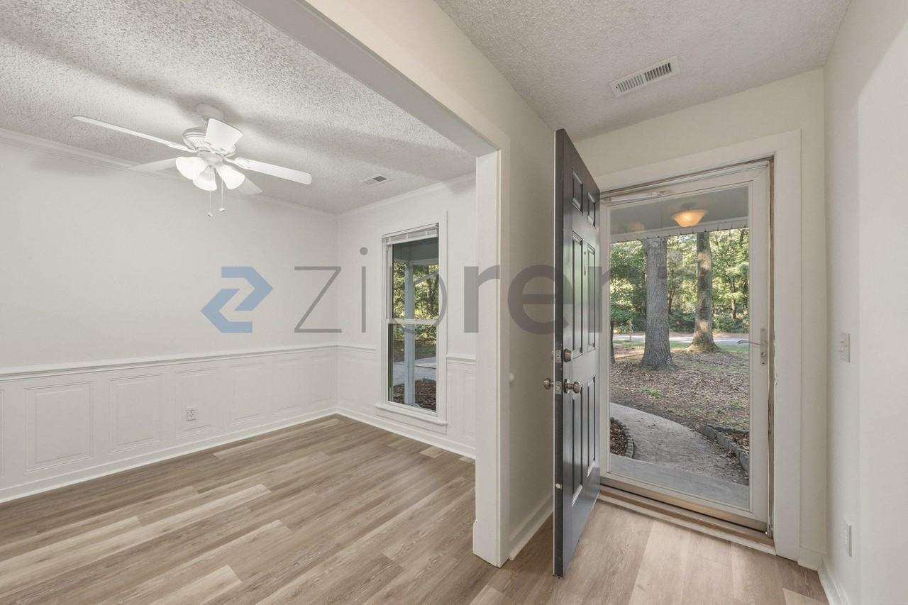 1405 Kings Rd - Photo 6 of 36