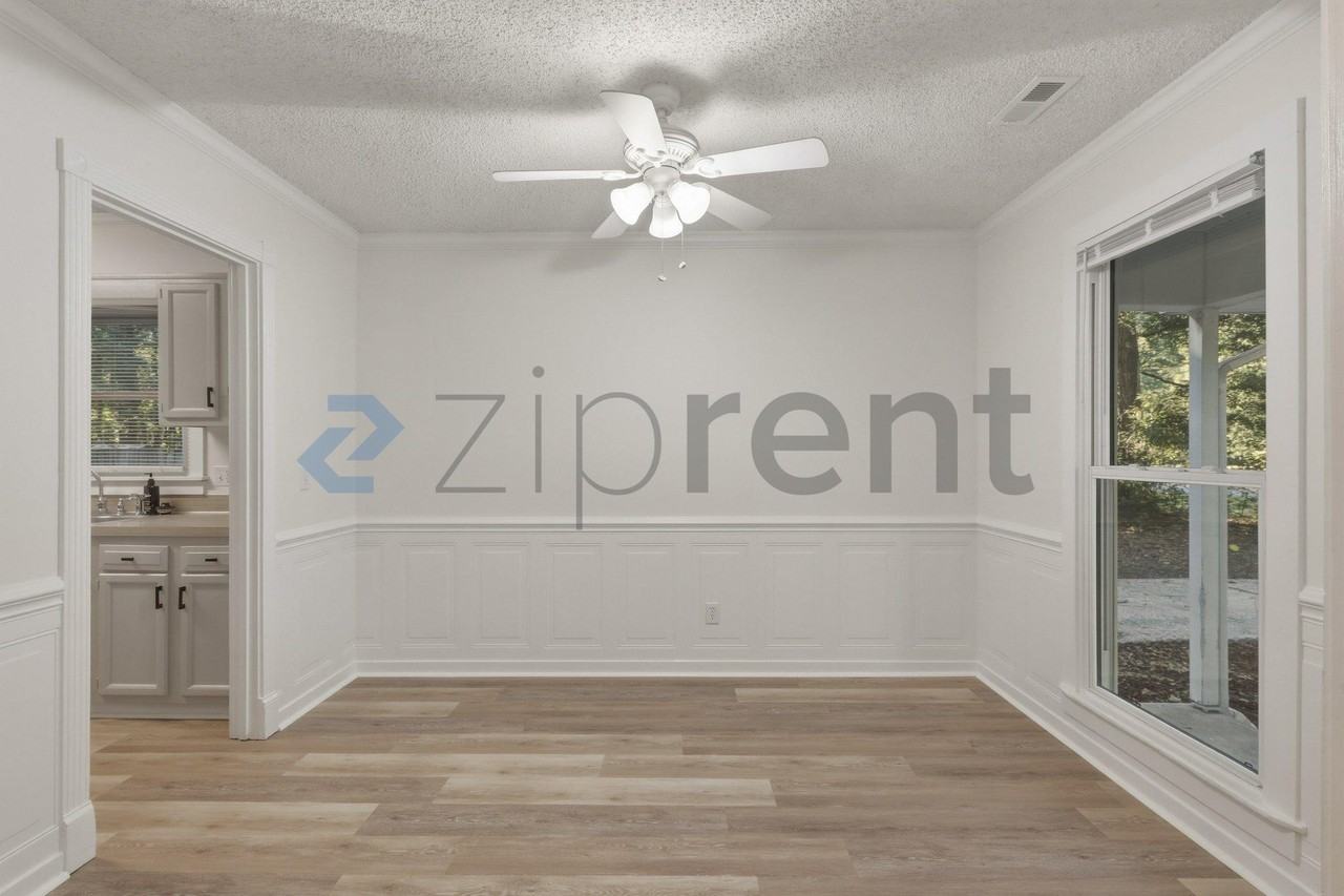 1405 Kings Rd - Photo 7 of 36