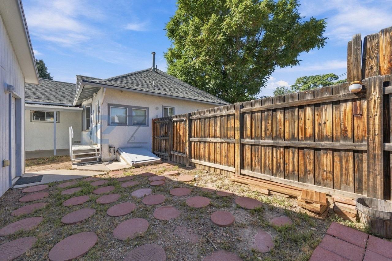 821 Allison Ave - Photo 6 of 33
