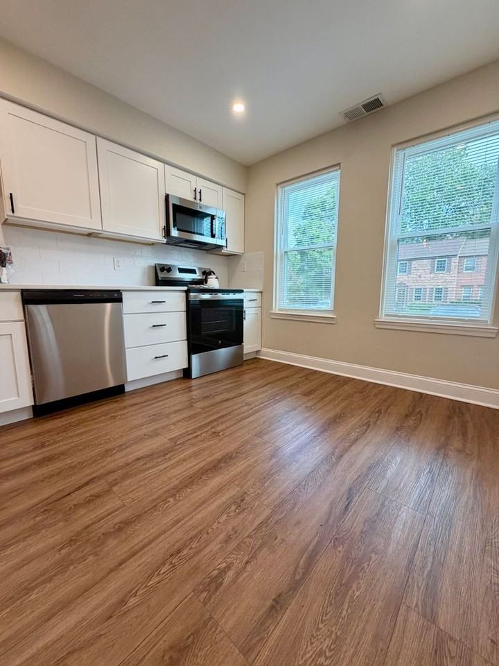 55 Providence Ave - Photo 5 of 28