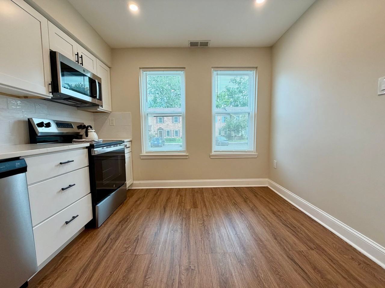 55 Providence Ave - Photo 6 of 28