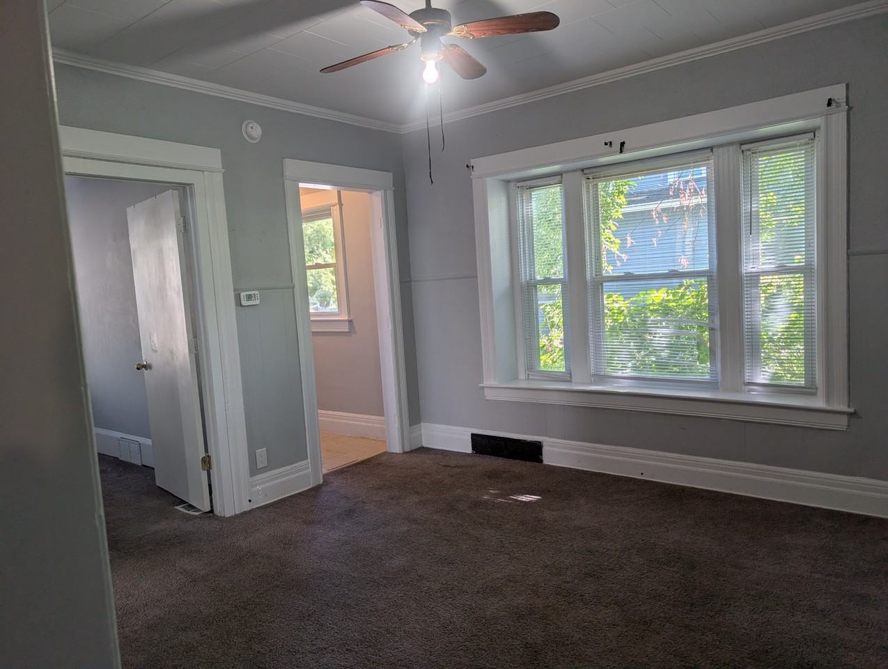 673 Dewey Ave #673 - Photo 3 of 8