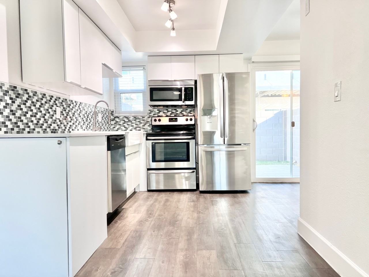 407 W 7th St #3 - Photo 3 of 40