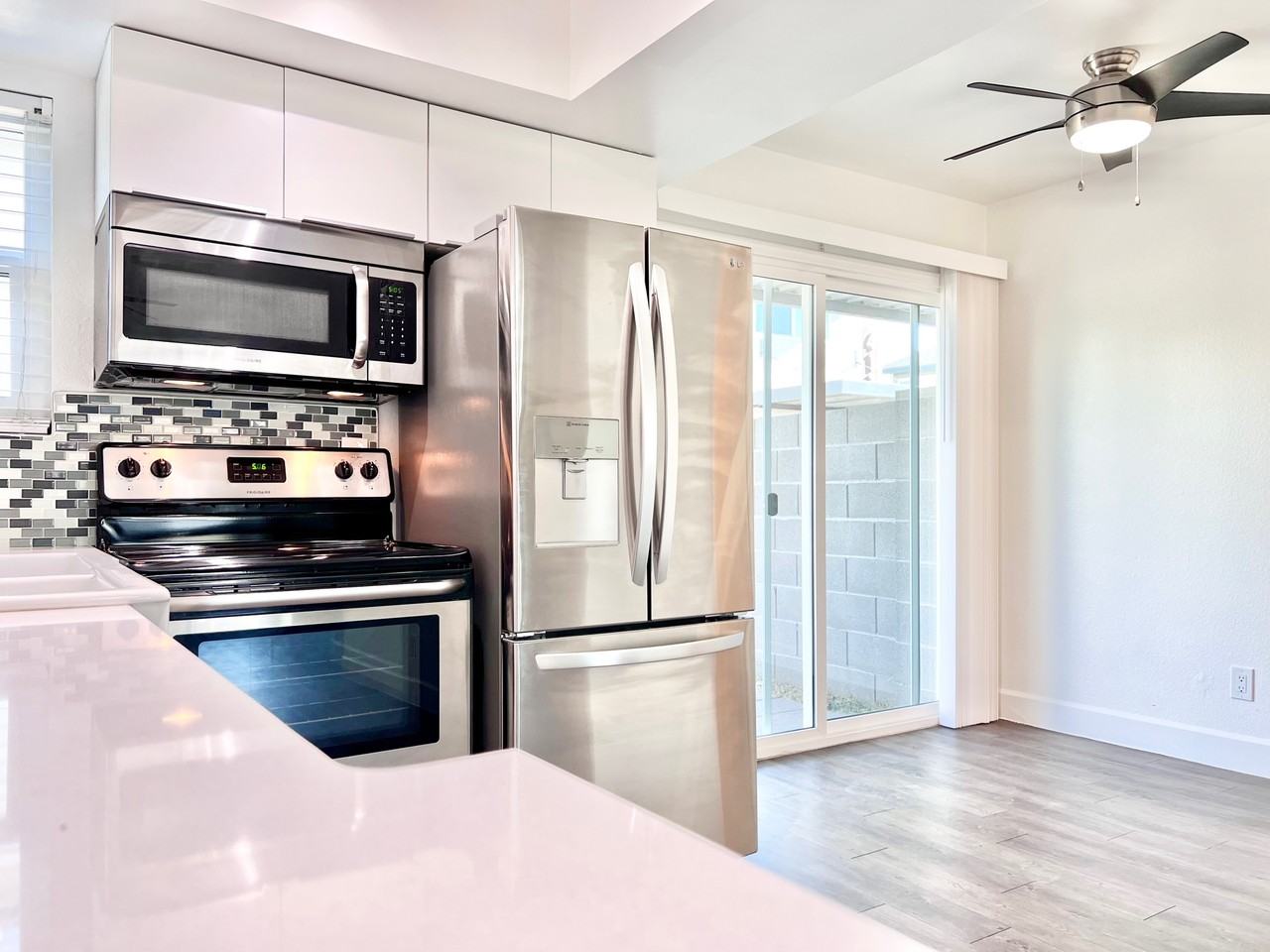 407 W 7th St #3 - Photo 6 of 40