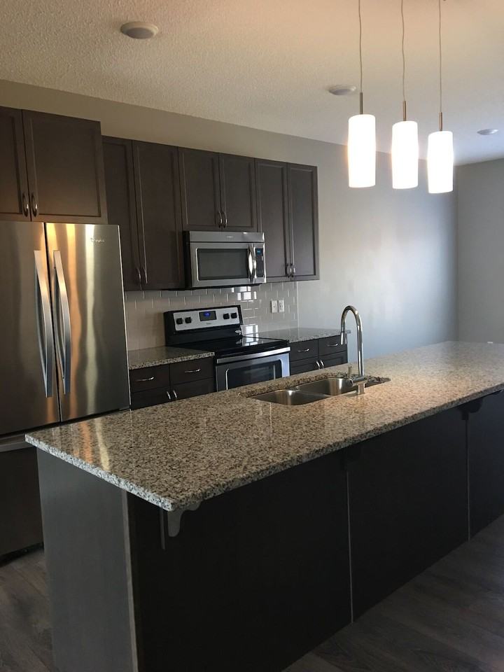 21932 90 Ave Nw - Photo 2 of 7