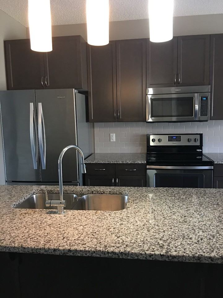 21932 90 Ave Nw - Photo 4 of 7