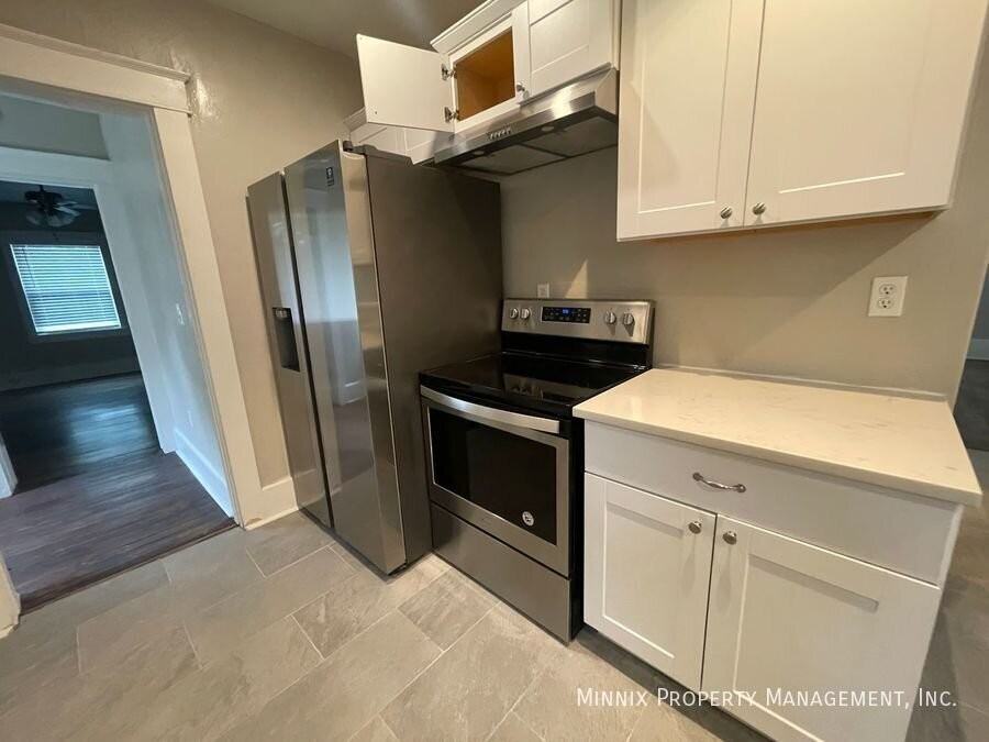1609 S Taylor St - Photo 3 of 31