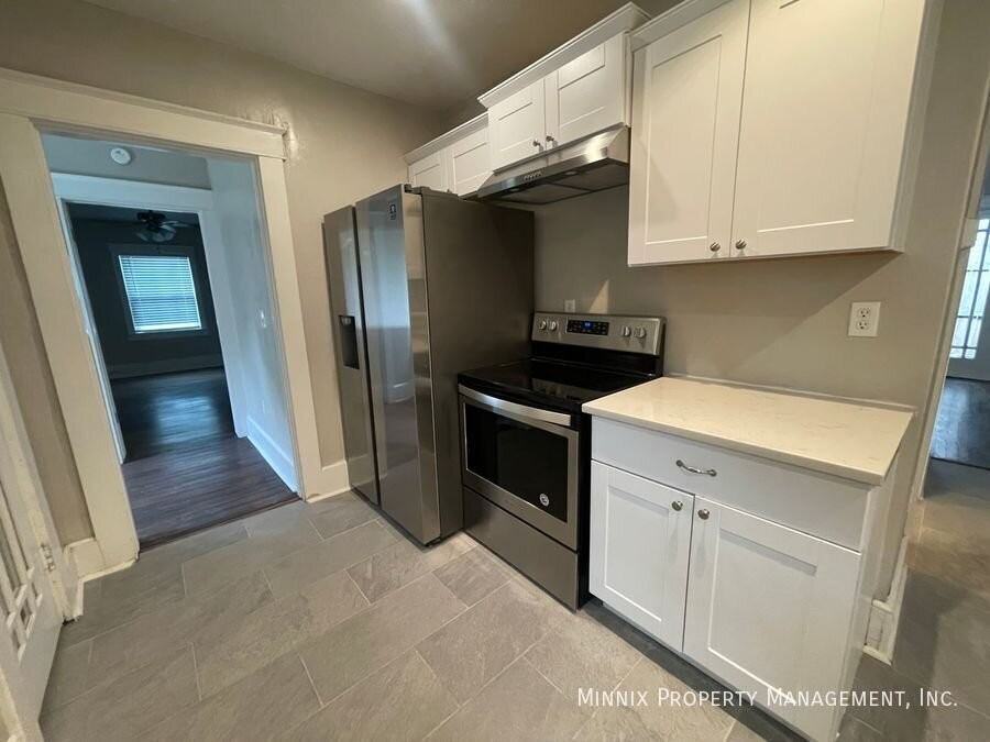 1609 S Taylor St - Photo 4 of 31