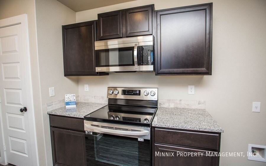 424 E 30th St - Photo 7 of 29