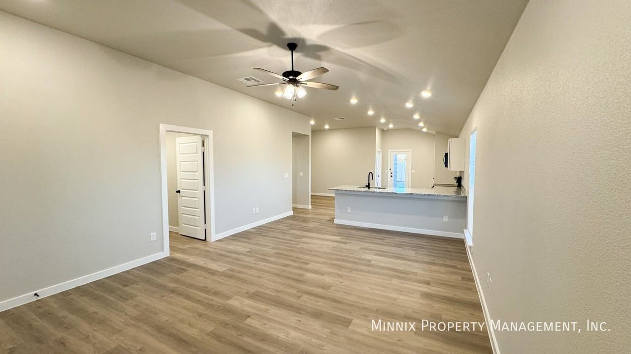 7208 35th St - Photo 5 of 23