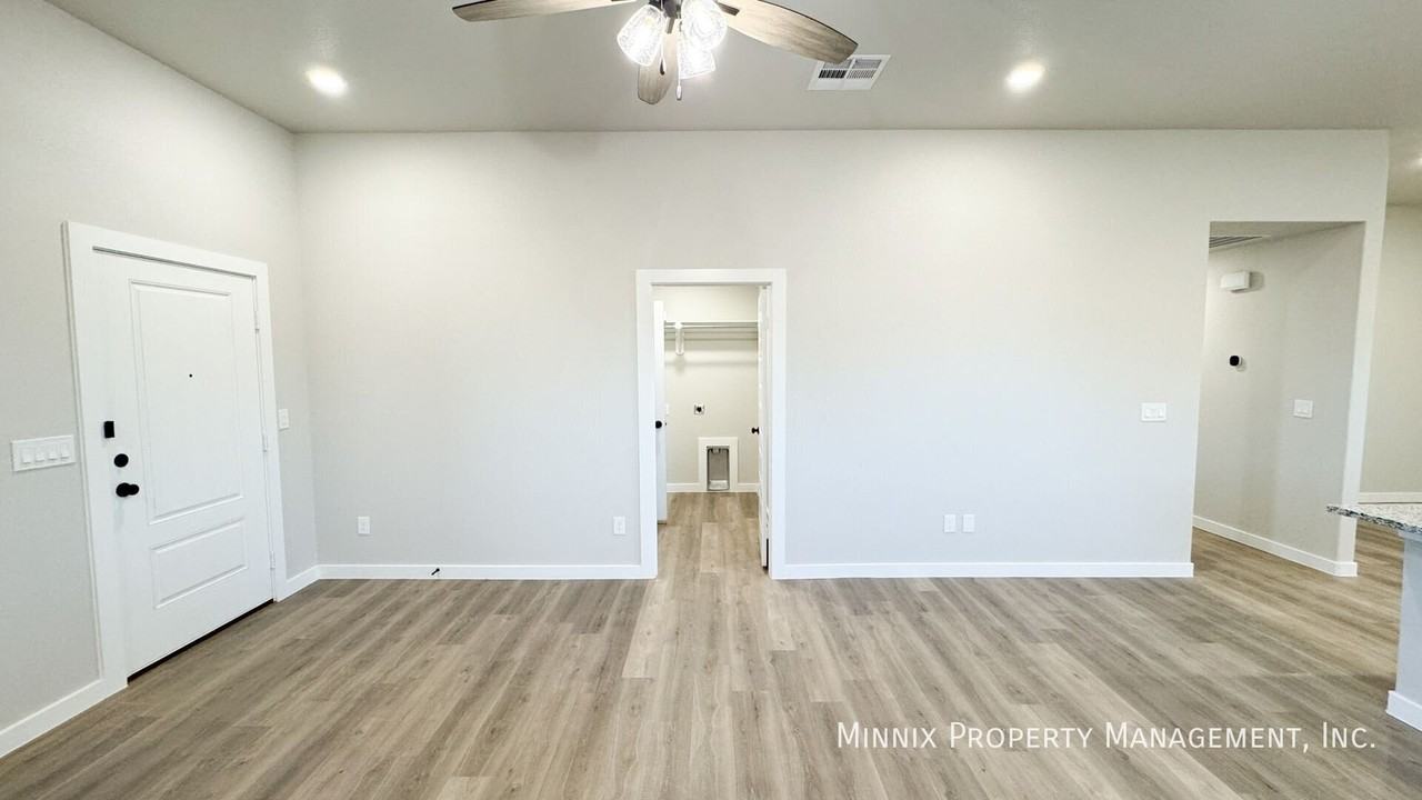 7208 35th St - Photo 6 of 23