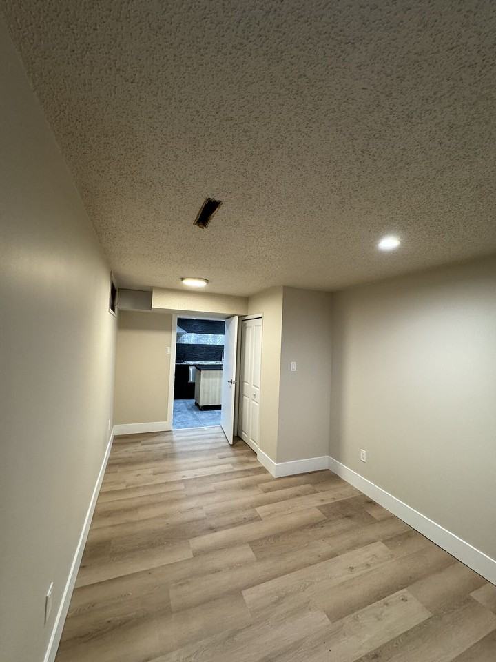 207A 42 Ave Sw - Photo 7 of 10