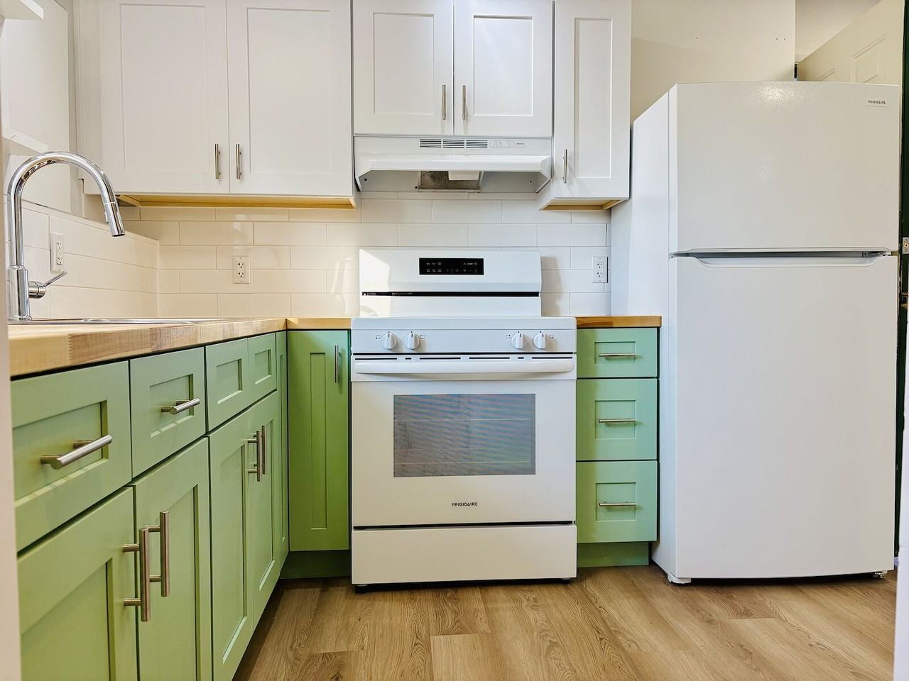 94 Mt Burke Blvd W - Photo 2 of 17
