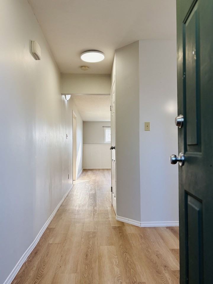 94 Mt Burke Blvd W - Photo 3 of 17