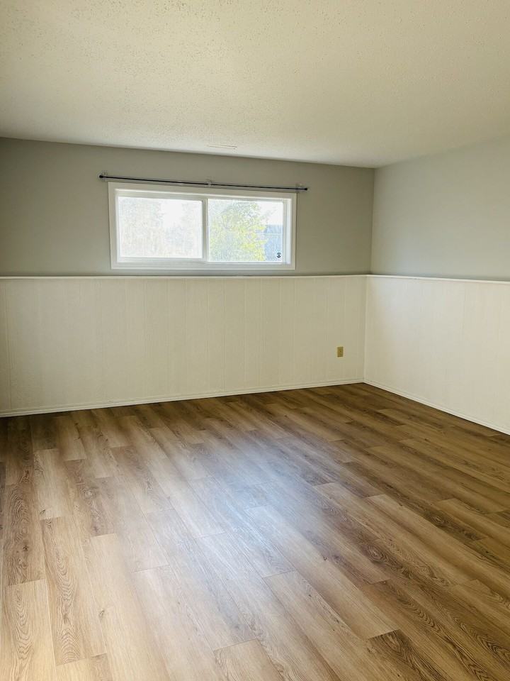 94 Mt Burke Blvd W - Photo 7 of 17