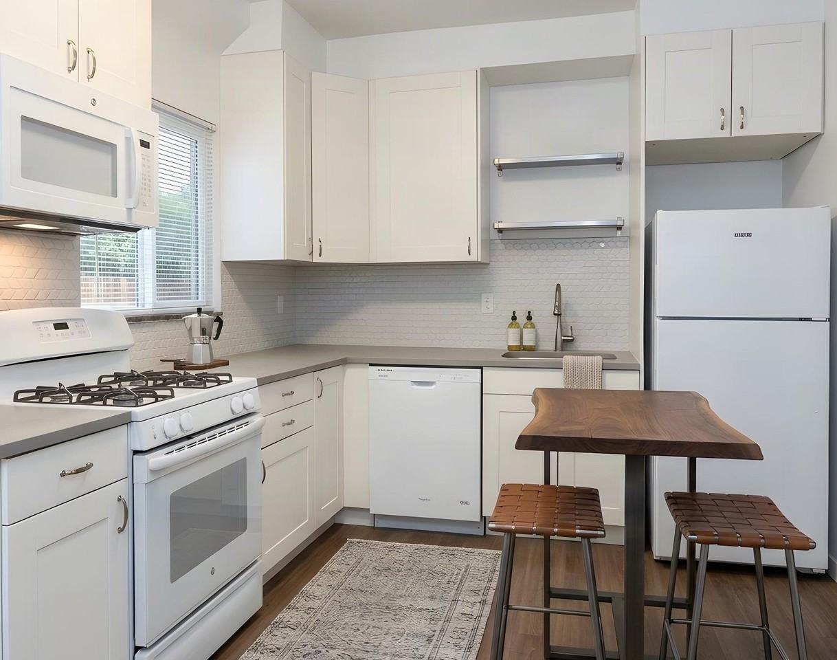 1335 Crane St - Photo 3 of 11