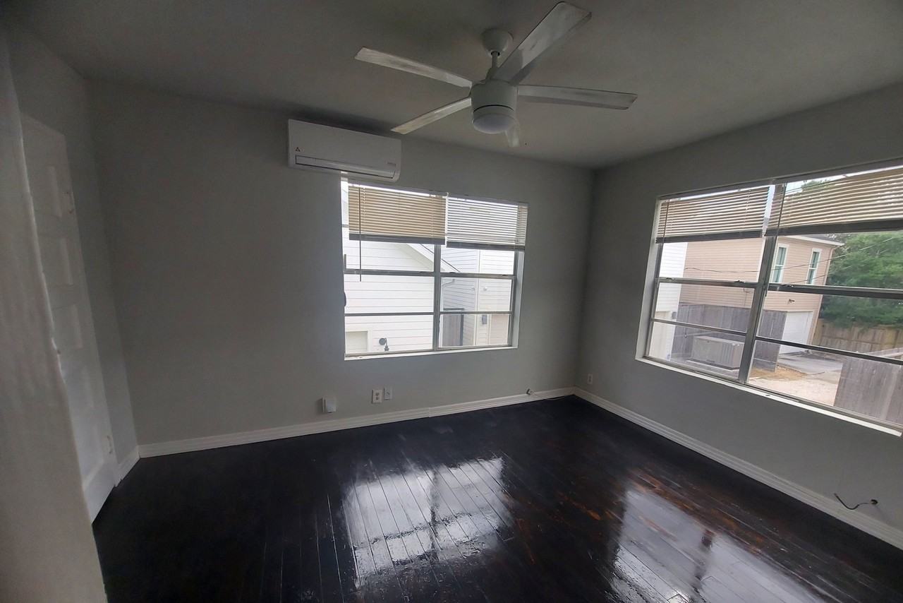 618 E 20th St #A - Photo 2 of 4