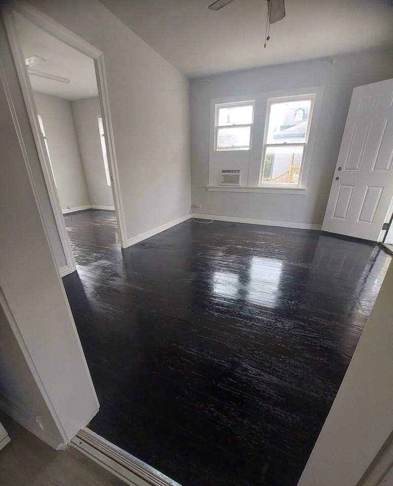 618 E 20th St #A - Photo 3 of 4