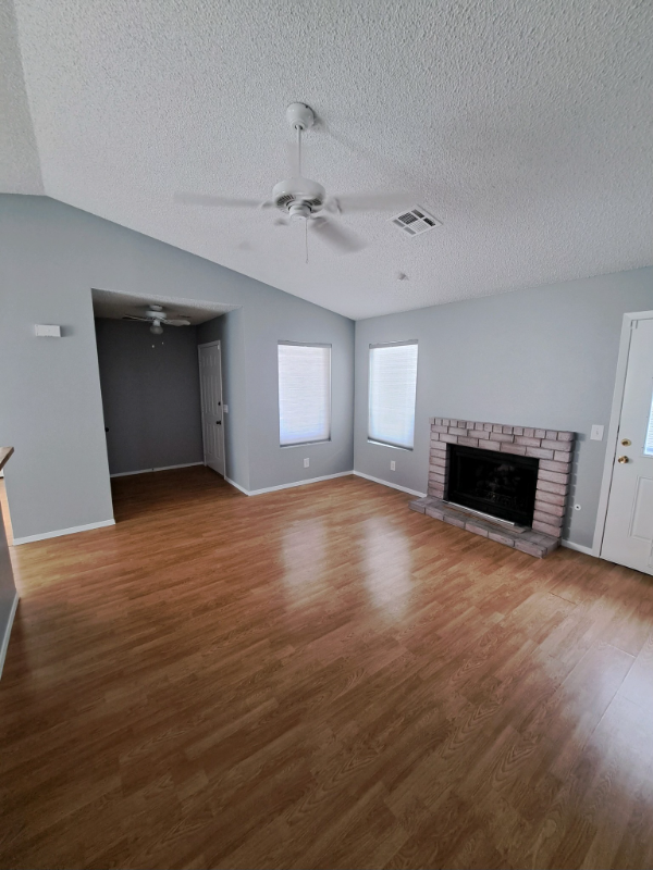562 Liverpool Ave - Photo 5 of 35