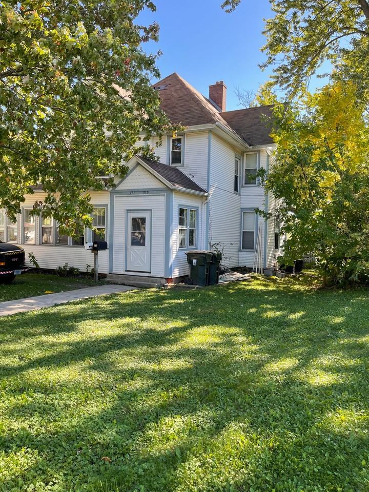 313 W Main St