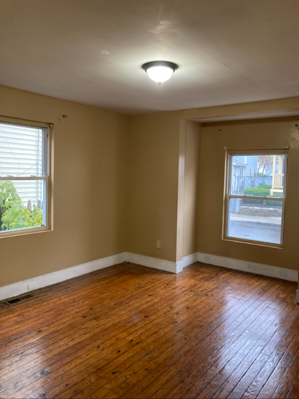 212 Farnham St - Photo 4 of 12