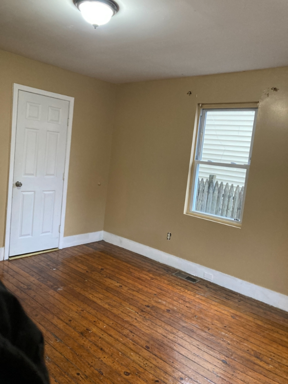 212 Farnham St - Photo 5 of 12