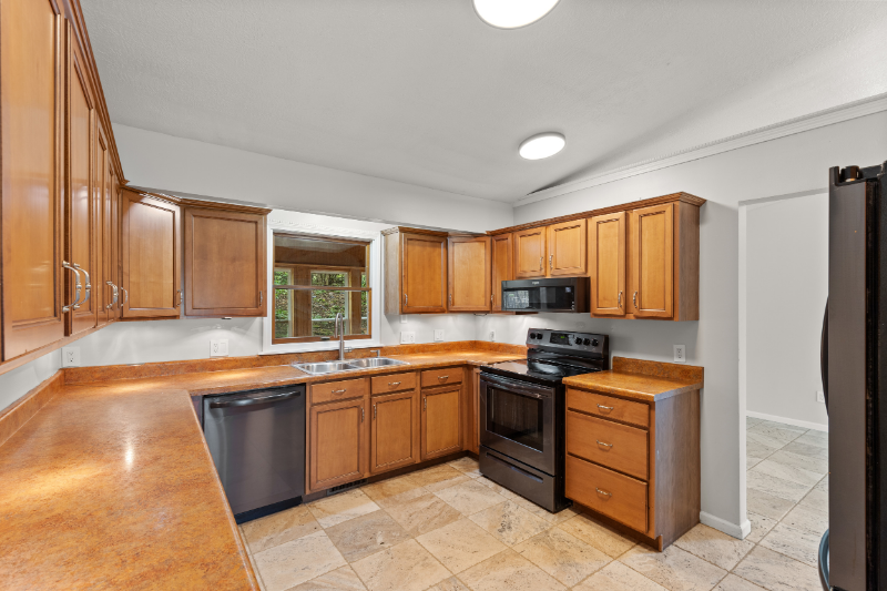 120 Windermere Dr - Photo 3 of 20