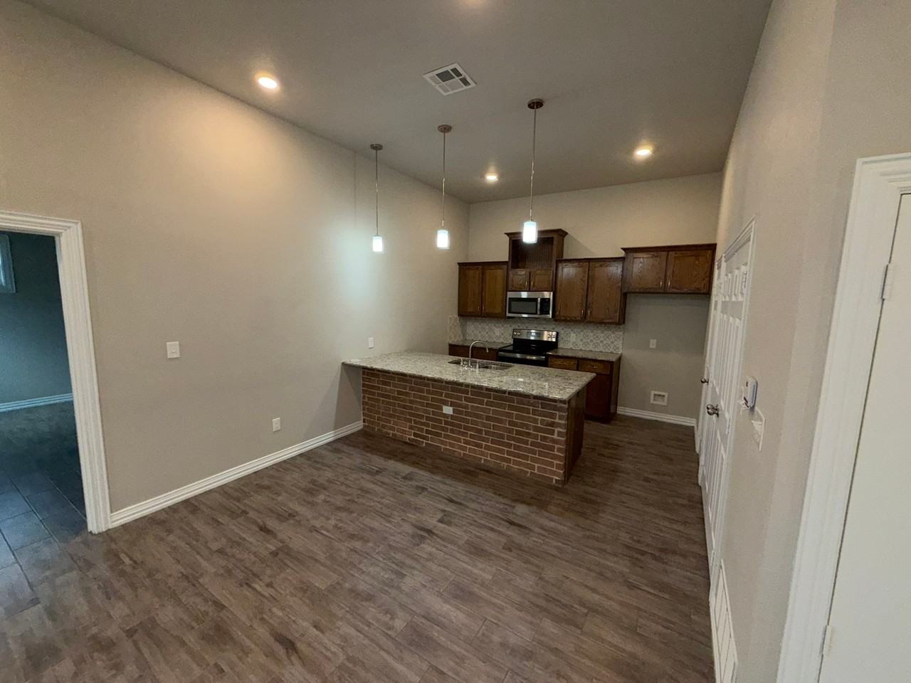 527 Wrigley Ln - Photo 2 of 19