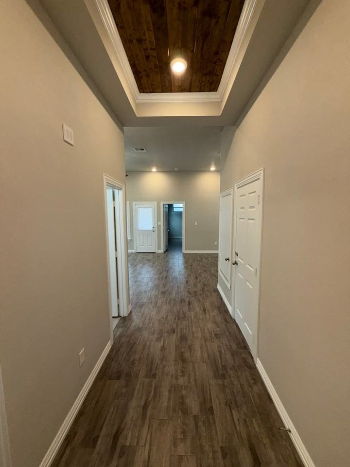 527 Wrigley Ln - Photo 3 of 19