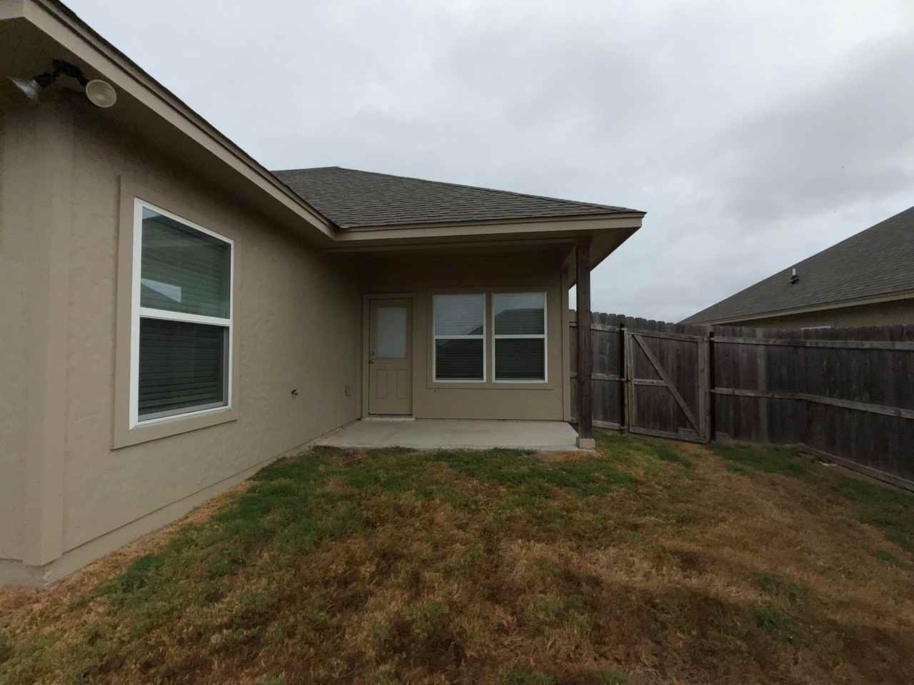 527 Wrigley Ln - Photo 7 of 19