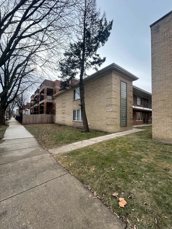 4120 N California Ave #2B - Photo 6 of 7