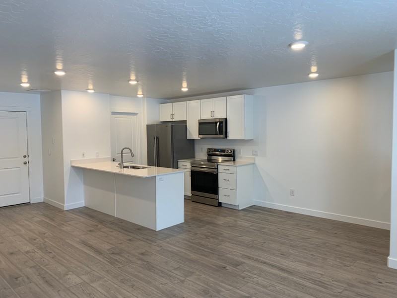387 N Mooring Ln - Photo 3 of 19