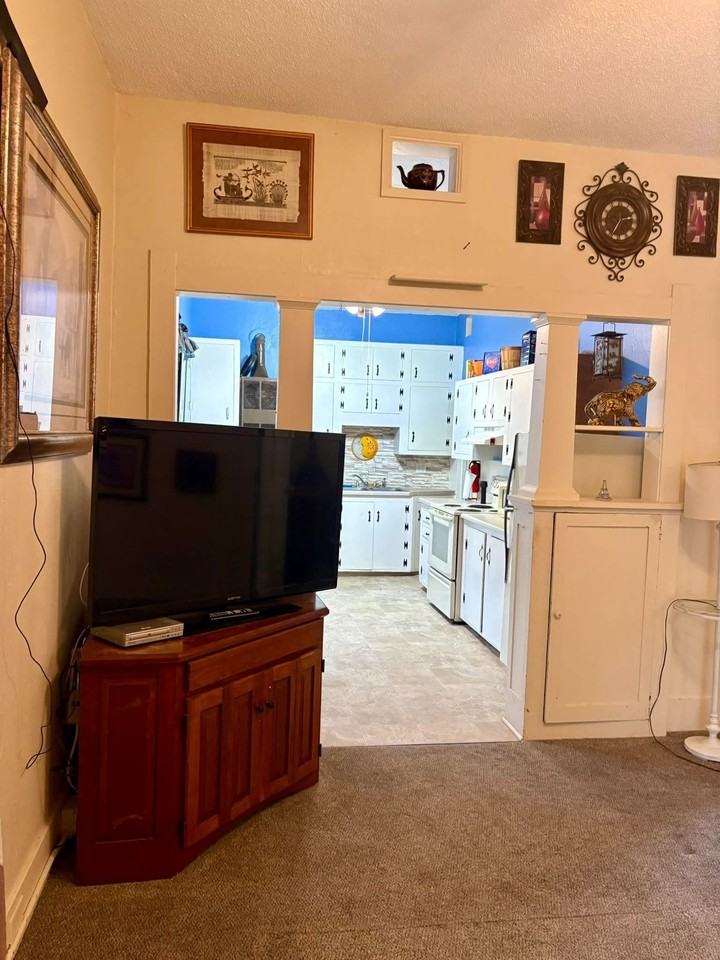1649 Liberty St #1 - Photo 5 of 7