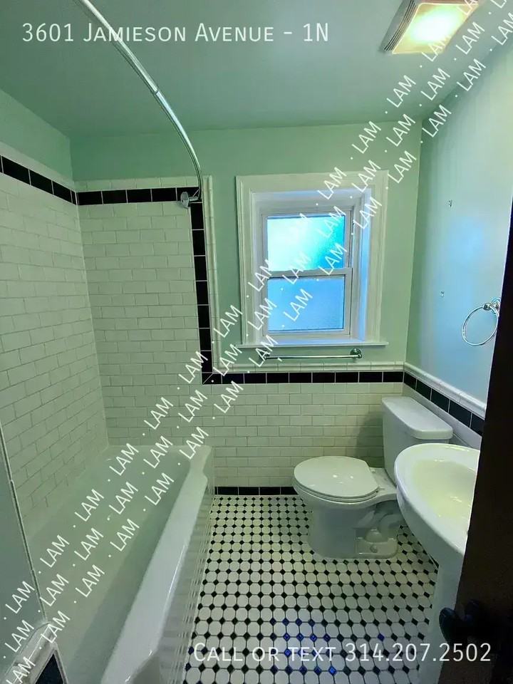 3601 Jamieson Ave #1N - Photo 5 of 9