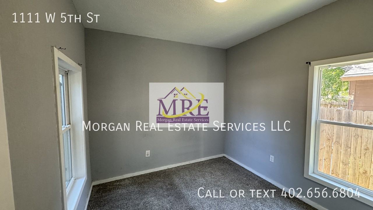 1111 W 5th St - Photo 6 of 8