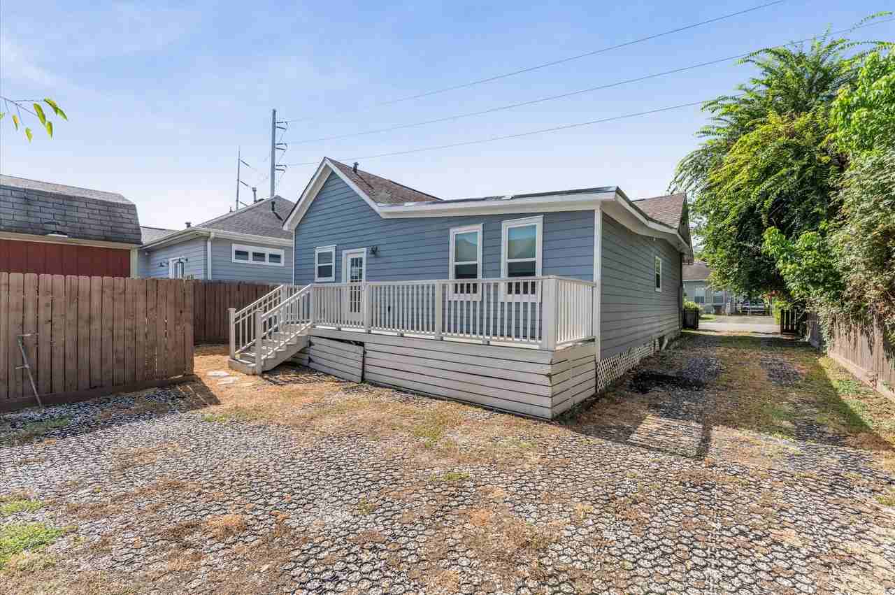 1204 Shearn St - Photo 5 of 23