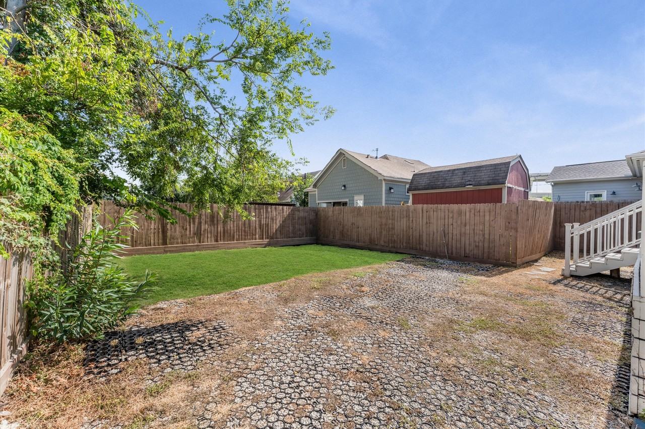 1204 Shearn St - Photo 6 of 23