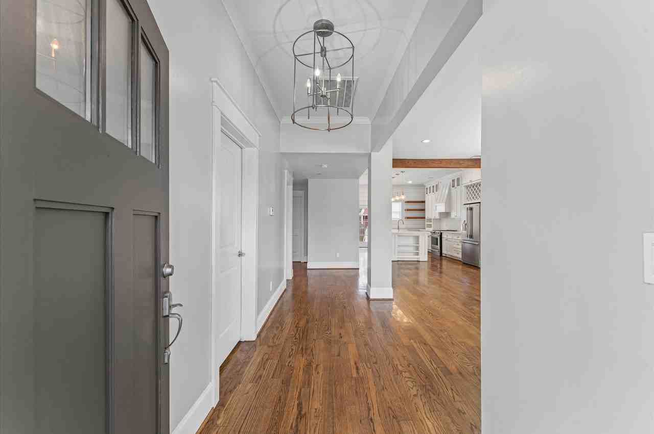 1204 Shearn St - Photo 7 of 23