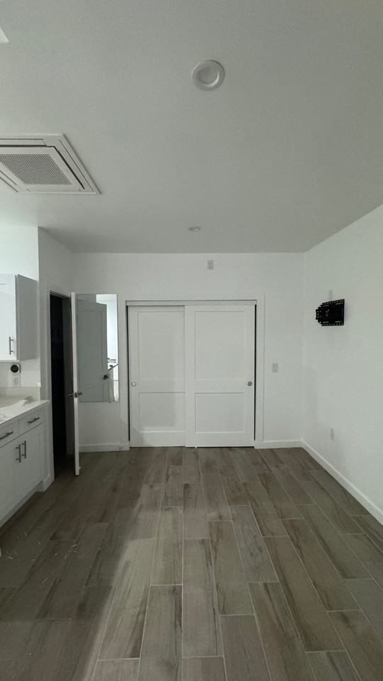 3667 3/4 W 108th St #ADU - Photo 5 of 7