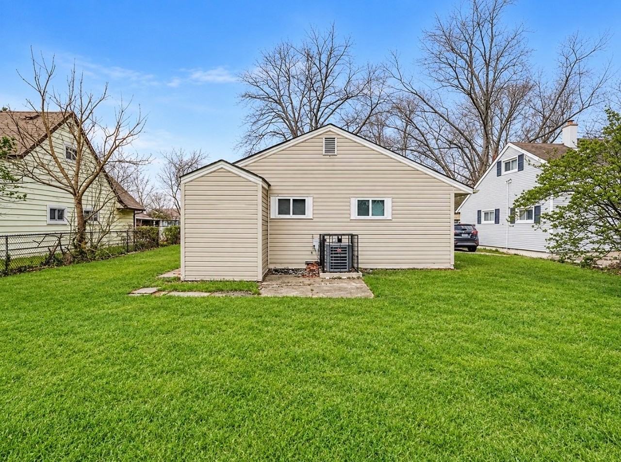 2411 Century Dr - Photo 2 of 9