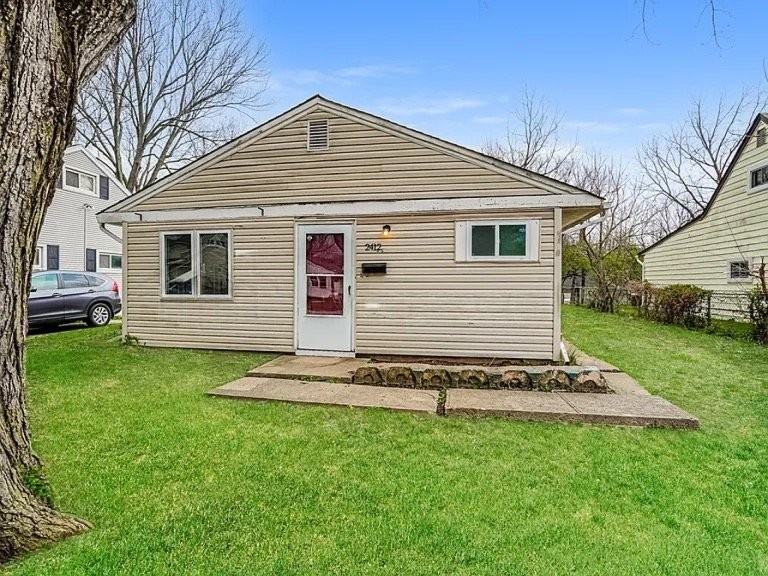 2411 Century Dr - Photo 4 of 9