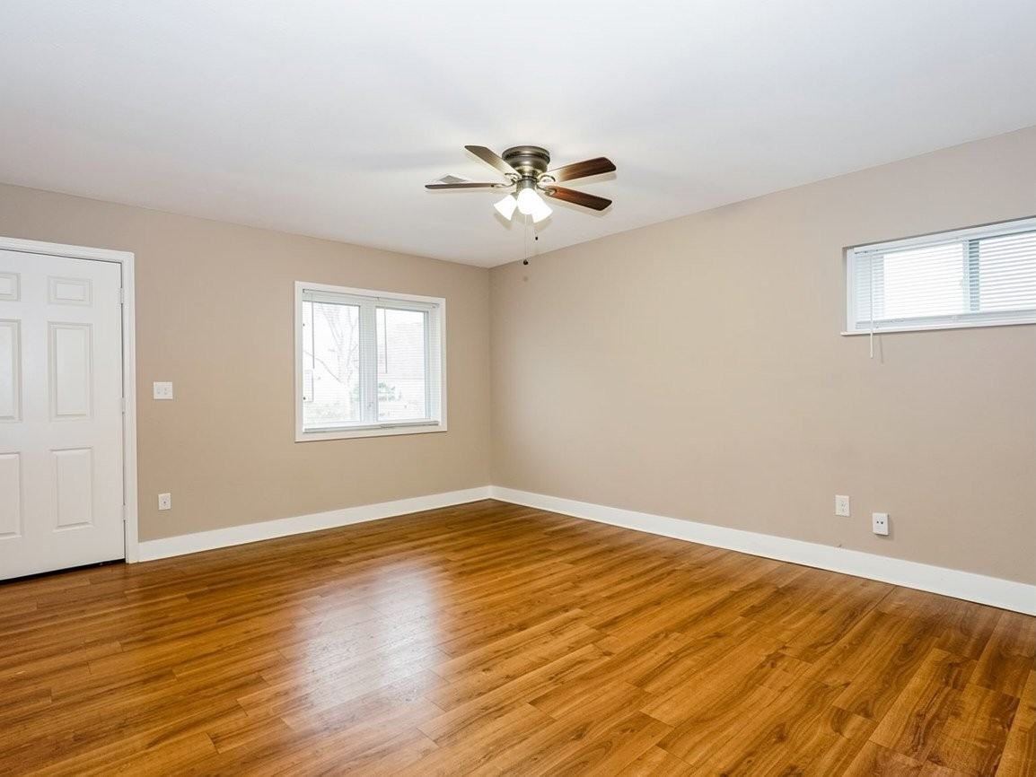 2411 Century Dr - Photo 5 of 9