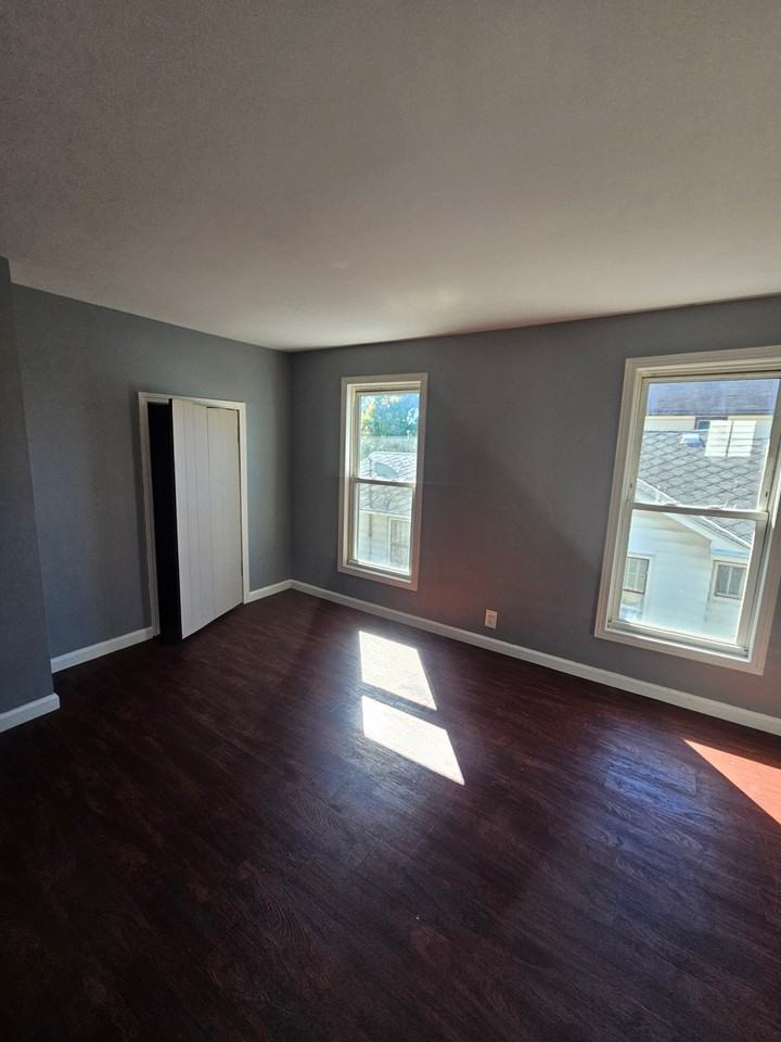 142 Notre Dame Ave - Photo 2 of 20