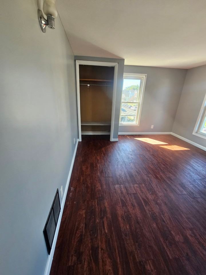 142 Notre Dame Ave - Photo 4 of 20