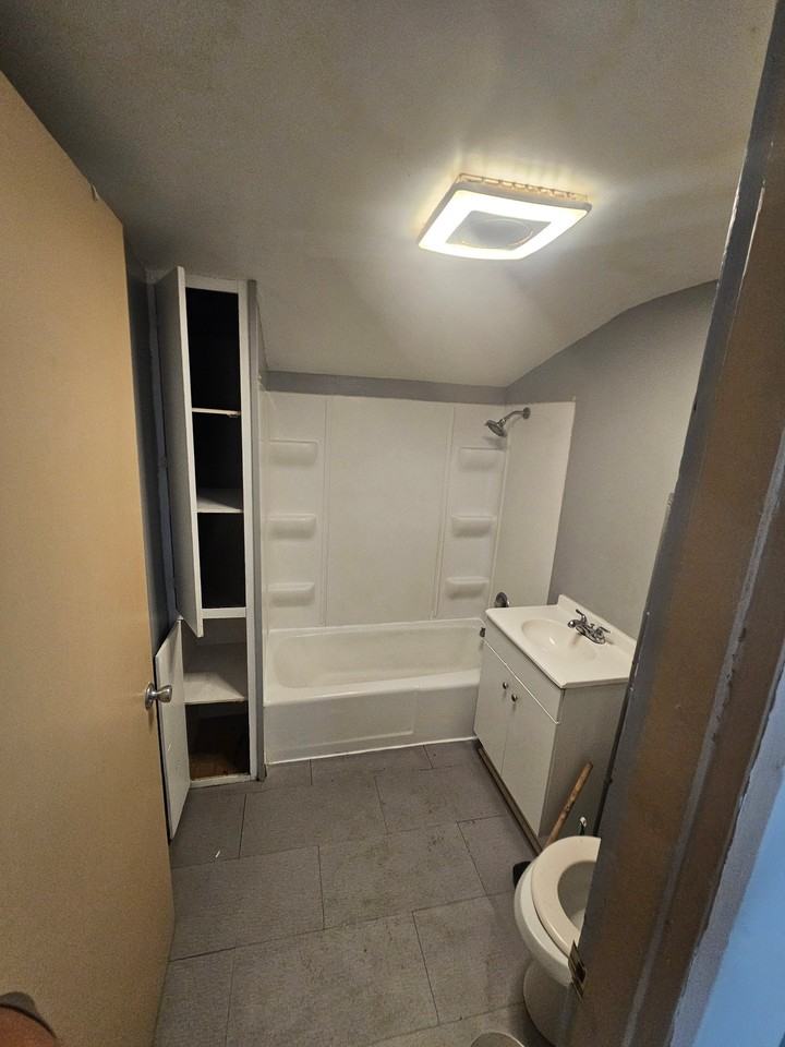 142 Notre Dame Ave - Photo 6 of 20
